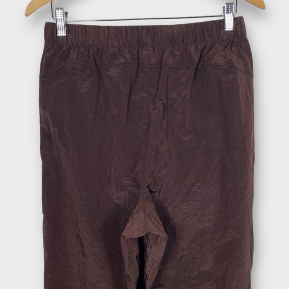 GapFit Lustre Windbreaker Jogger Brown Medium - Picture 7 of 11